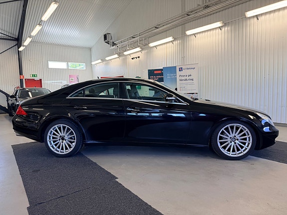 Mercedes-Benz CLS320 5 of 16