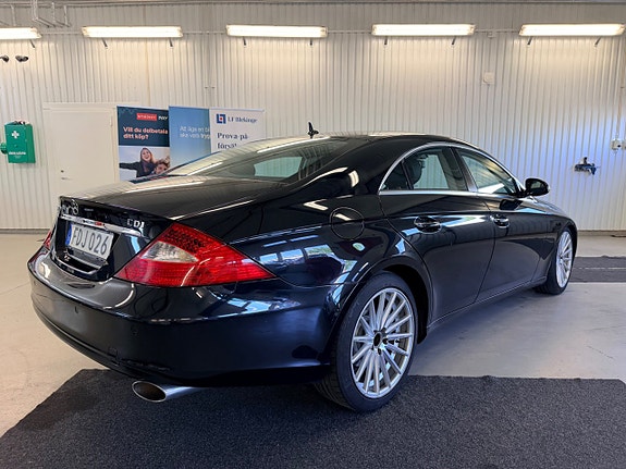 Mercedes-Benz CLS320 4 of 16