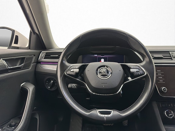Skoda Superb 14 of 30