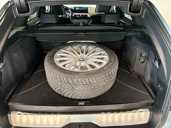 BMW 530e 27 of 27