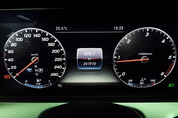 Mercedes-Benz E220 d 28 of 30