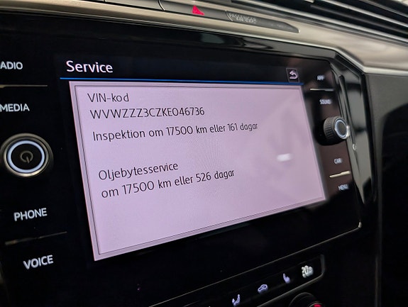 Volkswagen Passat 16 of 22