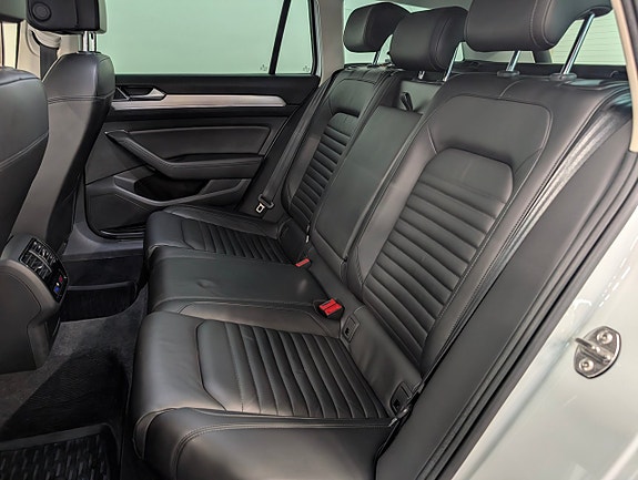 Volkswagen Passat 8 of 22