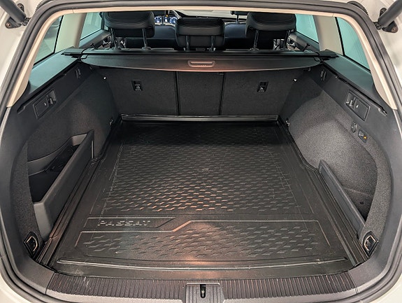 Volkswagen Passat 5 of 22