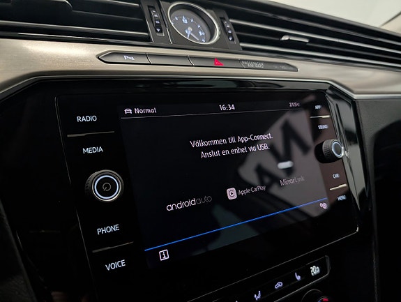 Volkswagen Passat 12 of 22