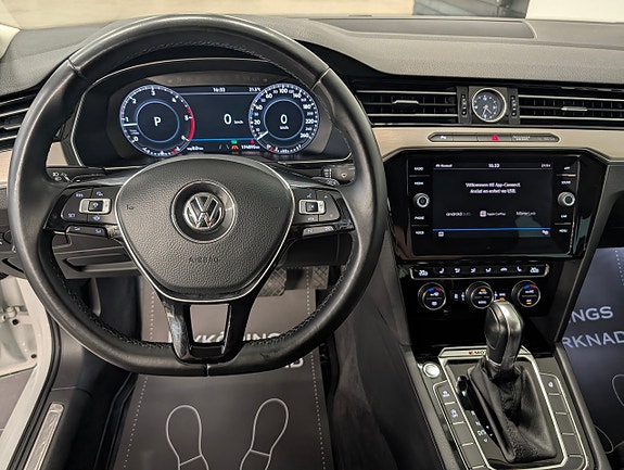 Volkswagen Passat 10 of 22