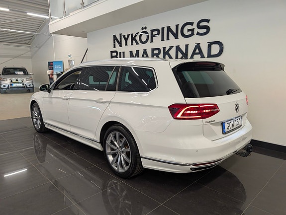 Volkswagen Passat 3 of 22