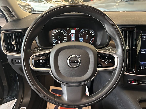 Volvo V90 Cross Country 8 of 25