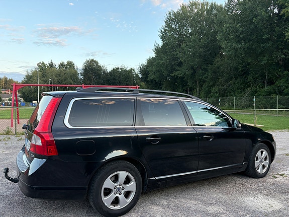 Volvo V70 2 of 12