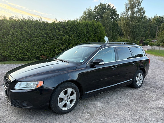 Volvo V70 3 of 12