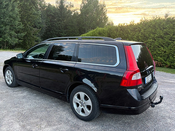Volvo V70 4 of 12