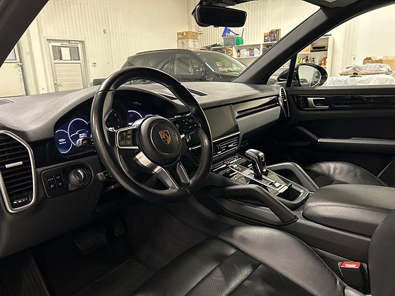 Porsche Cayenne 10 of 11