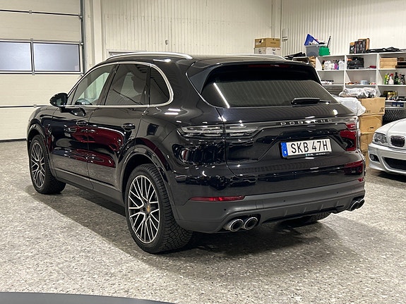 Porsche Cayenne 3 of 11