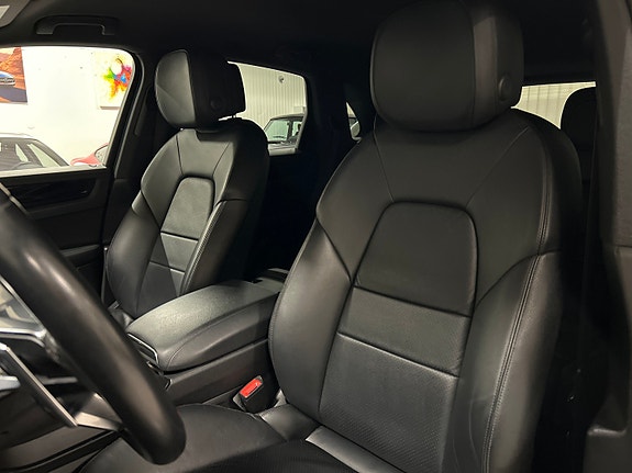 Porsche Cayenne 9 of 11