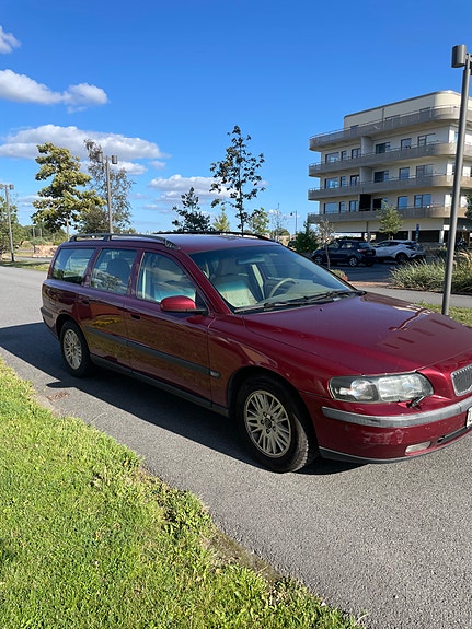 Volvo V70 2 of 2