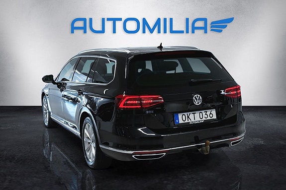 Volkswagen Passat 12 of 16