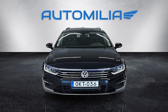 Volkswagen Passat 2 of 16