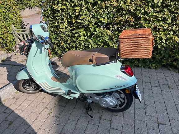 Vespa Primavera 2 of 7