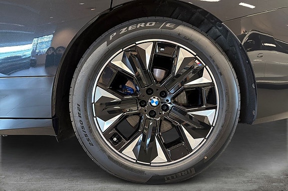 BMW iX 15 of 18