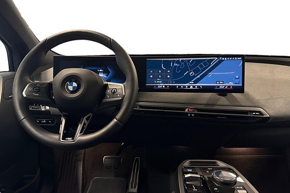 BMW iX 8 of 18