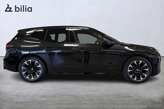 BMW iX 16 of 18