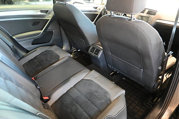 Volkswagen Golf Alltrack 12 of 30
