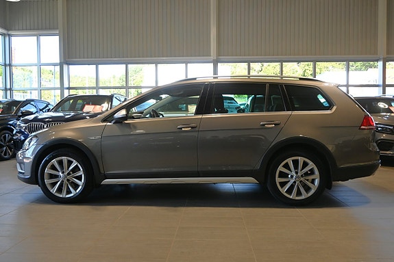 Volkswagen Golf Alltrack 2 of 30