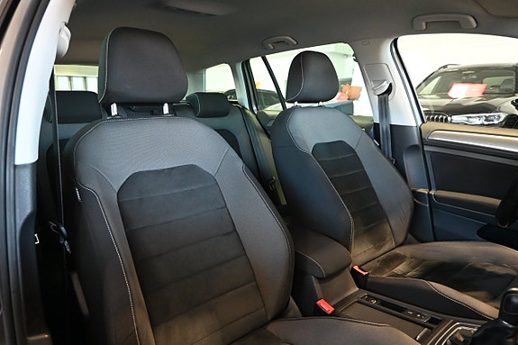 Volkswagen Golf Alltrack 10 of 30
