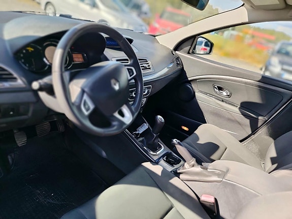 Renault Megane 12 of 16