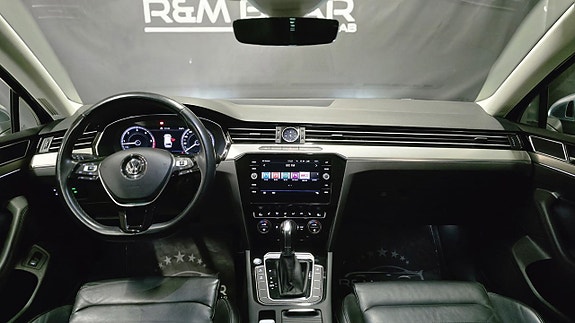 Volkswagen Passat Alltrack 10 of 30
