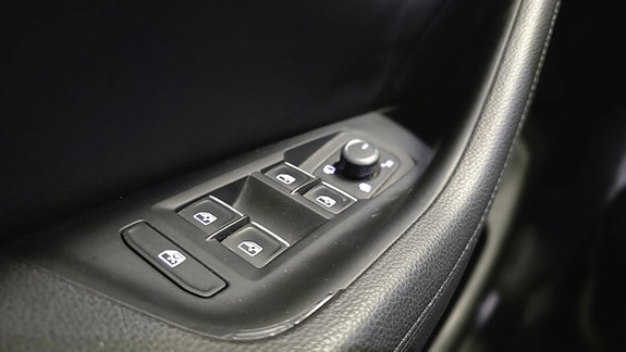 Volkswagen Passat Alltrack 28 of 30