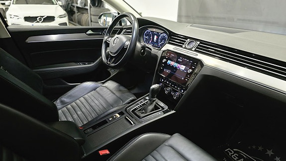 Volkswagen Passat Alltrack 11 of 30
