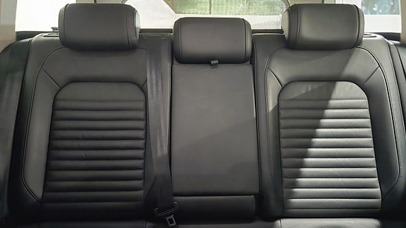 Volkswagen Passat Alltrack 13 of 30
