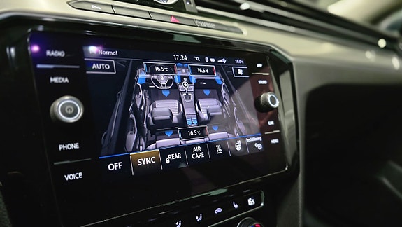 Volkswagen Passat Alltrack 20 of 30