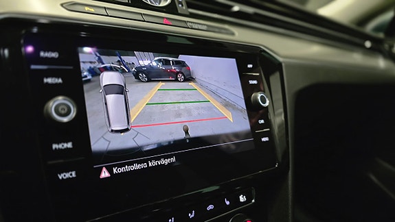 Volkswagen Passat Alltrack 21 of 30