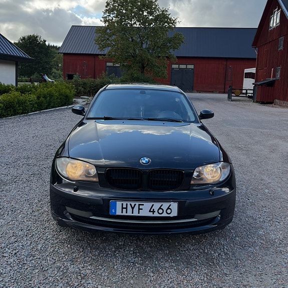 BMW 118d 2 of 5