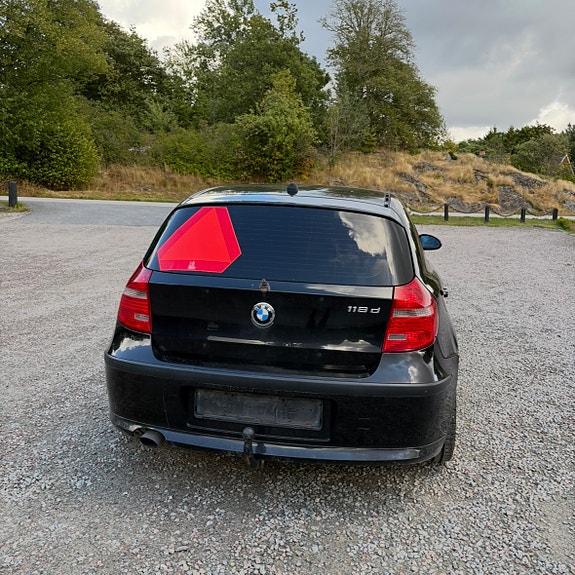 BMW 118d 4 of 5