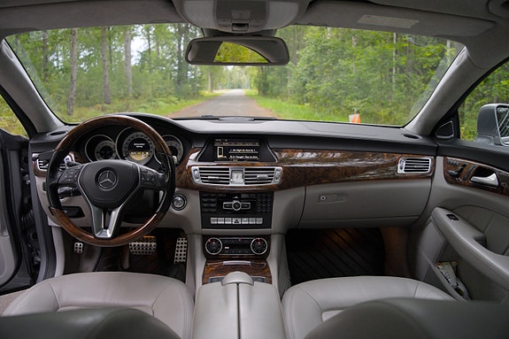 Mercedes-Benz CLS500 5 of 8