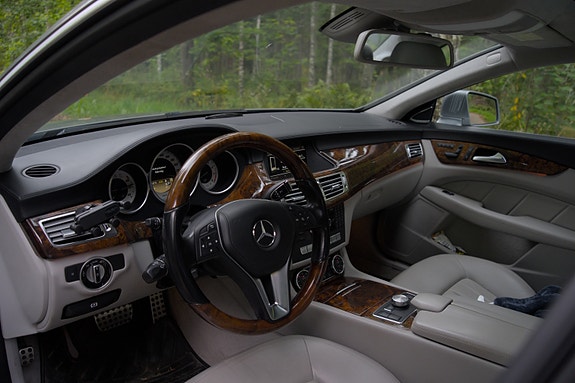 Mercedes-Benz CLS500 6 of 8