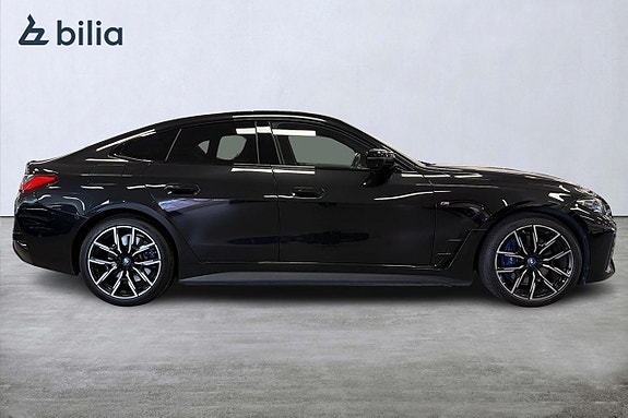 BMW i4 16 of 18