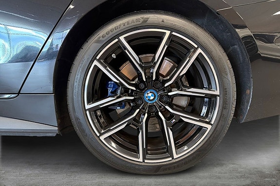 BMW i4 15 of 18