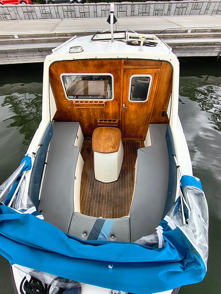 Bella 700  Välvårdad, rymlig familjesnipa med Yanmar diesel +  kraftig trailer 3 of 13