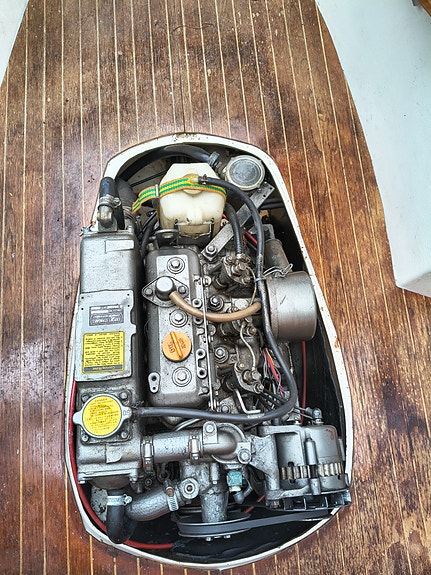 Bella 700  Välvårdad, rymlig familjesnipa med Yanmar diesel +  kraftig trailer 10 of 13