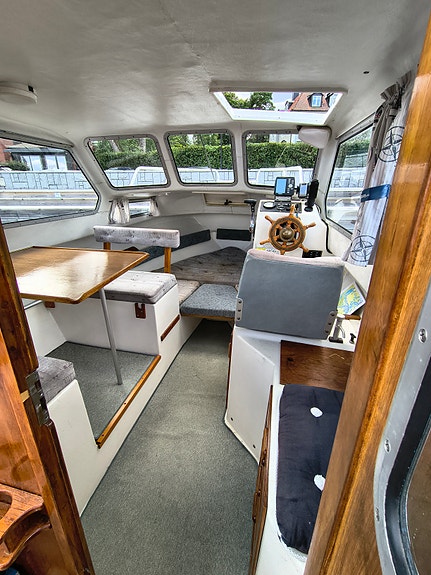 Bella 700  Välvårdad, rymlig familjesnipa med Yanmar diesel +  kraftig trailer 4 of 13