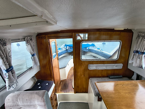 Bella 700  Välvårdad, rymlig familjesnipa med Yanmar diesel +  kraftig trailer 8 of 13