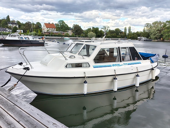 Bella 700  Välvårdad, rymlig familjesnipa med Yanmar diesel +  kraftig trailer 12 of 13