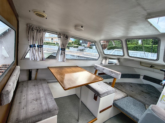 Bella 700  Välvårdad, rymlig familjesnipa med Yanmar diesel +  kraftig trailer 6 of 13