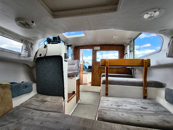 Bella 700  Välvårdad, rymlig familjesnipa med Yanmar diesel +  kraftig trailer 9 of 13