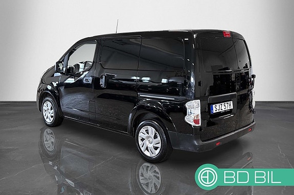 Nissan e-NV200 2 of 16