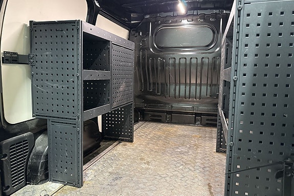 Nissan e-NV200 12 of 16